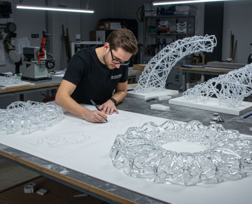 Как делают пластиковый декор для клубов